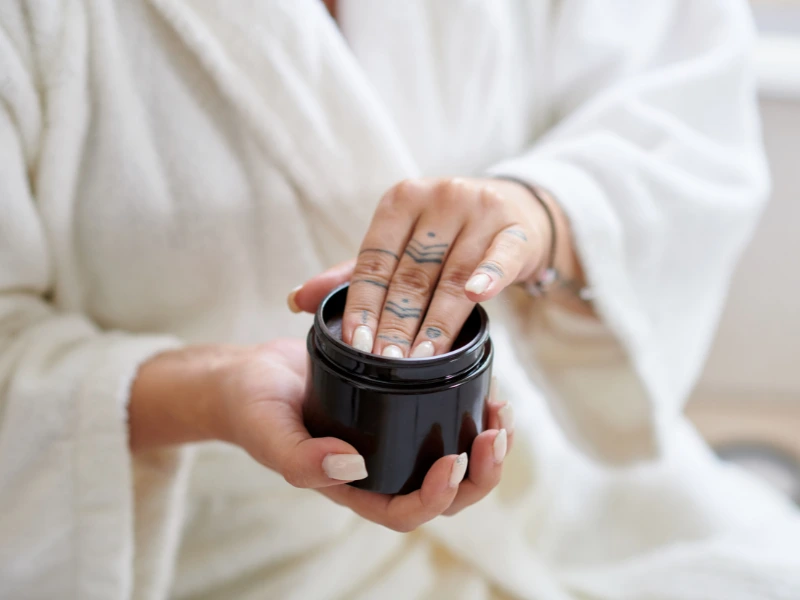 Body butter za negu tela sa bogatom teksturom, idealan za obnovu i zaštitu suve kože.